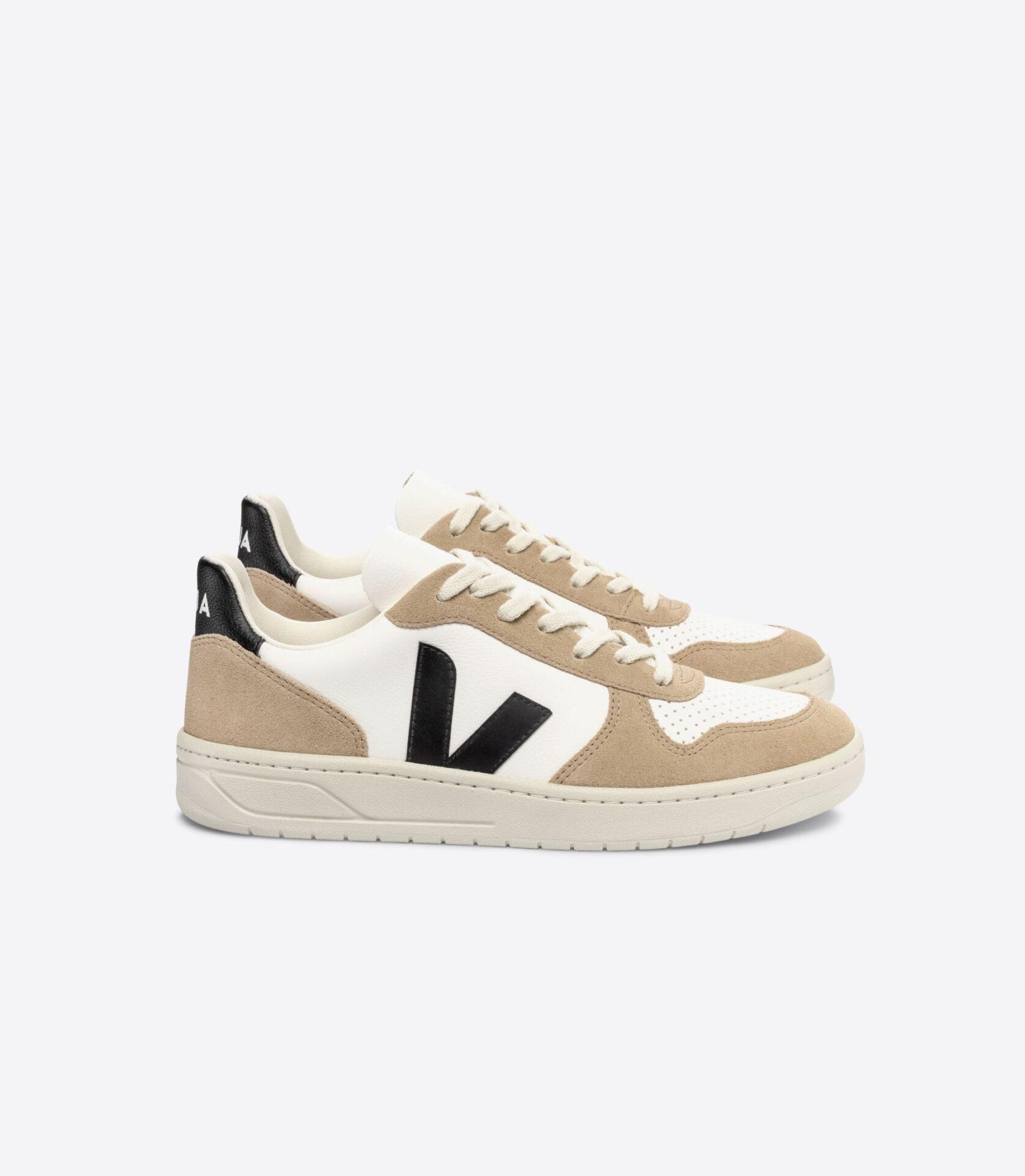 VEJA // V-10 CHROMEFREE LEATHER WHITE BLACK SAHARA – Bild 2