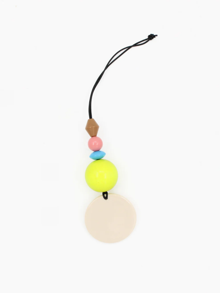 Ina.Seifart Bag Charm Viola Opal - Neonyellow